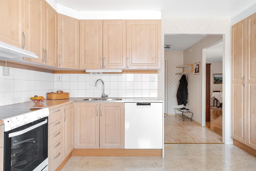 Gott om förvaring och rejäl diskbänk