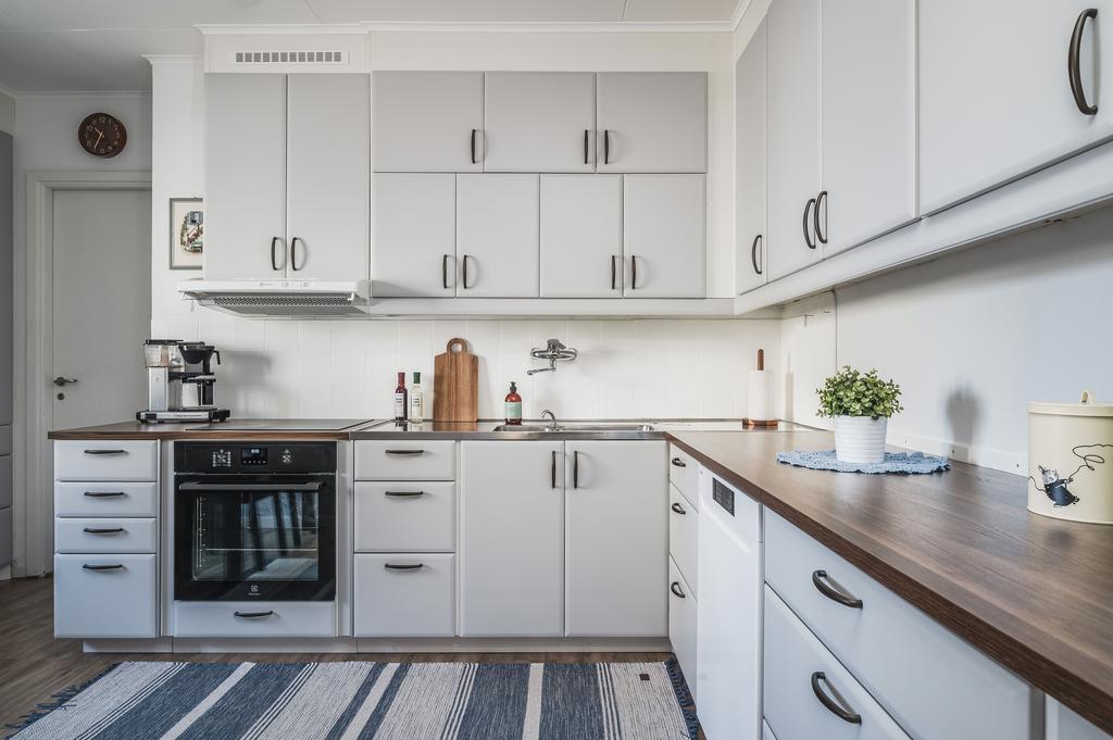 Kök med diskmaskin installerat