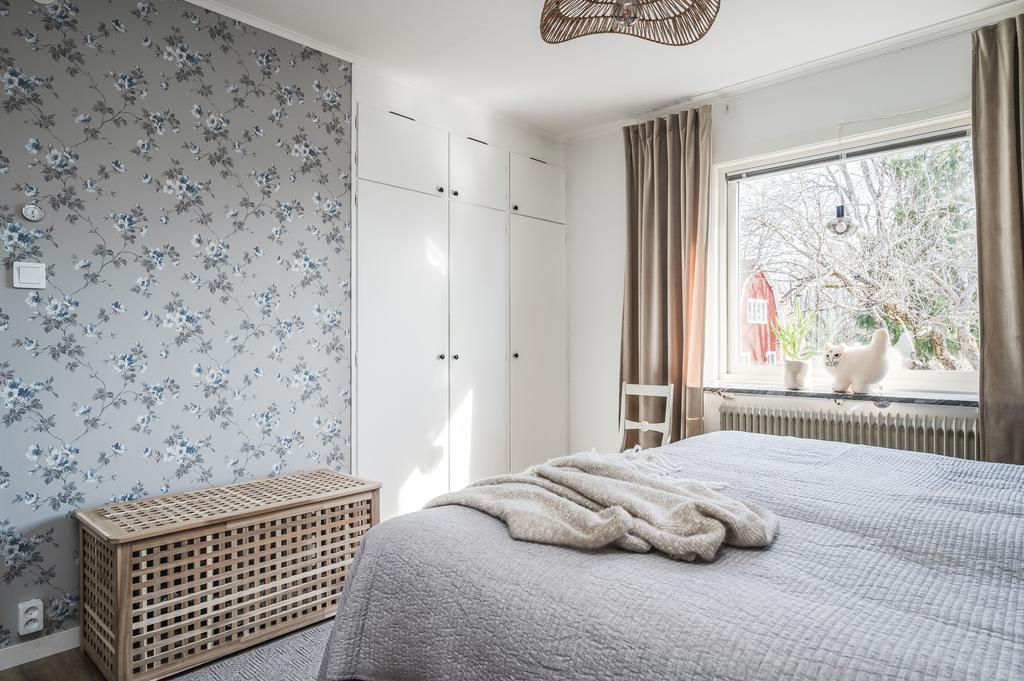 Inbyggda garderober i sovrum 2