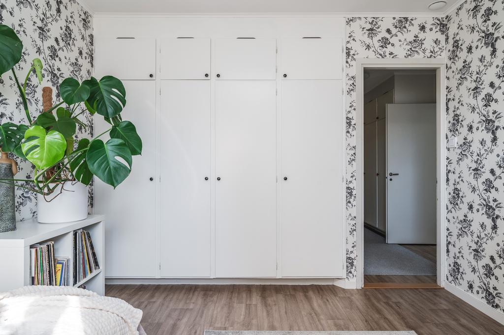 Inbyggda garderober i sovrum 3