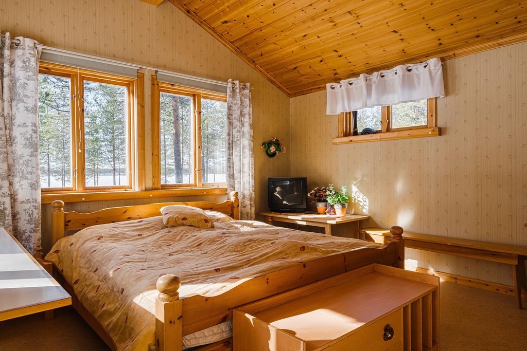 Allrum/sovrum i gäststuga