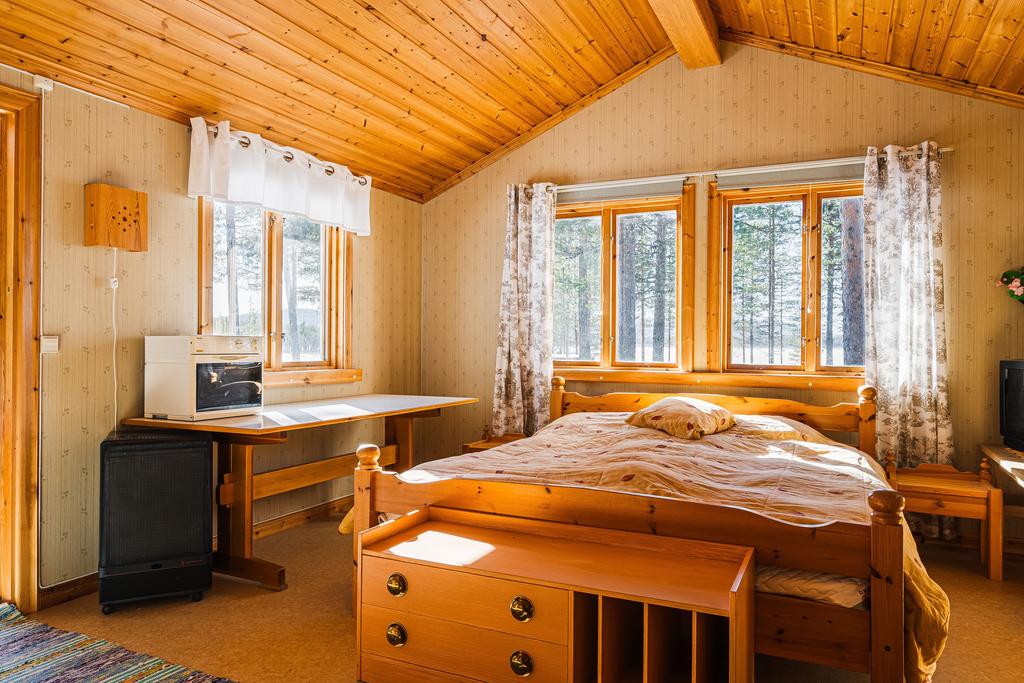 Allrum/sovrum i gäststuga