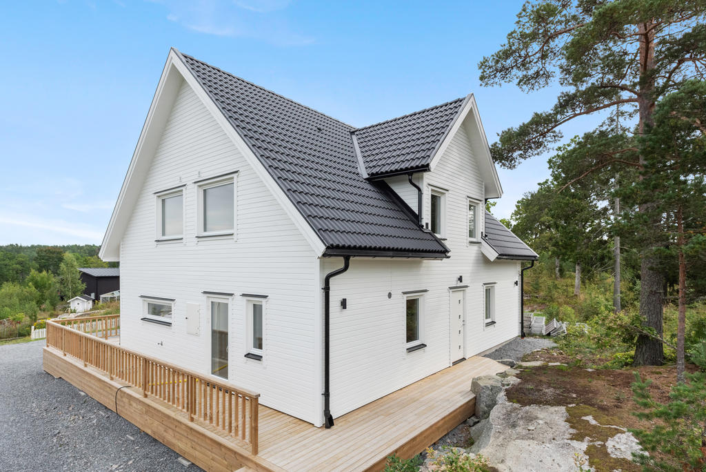 Exteriör, entré till höger