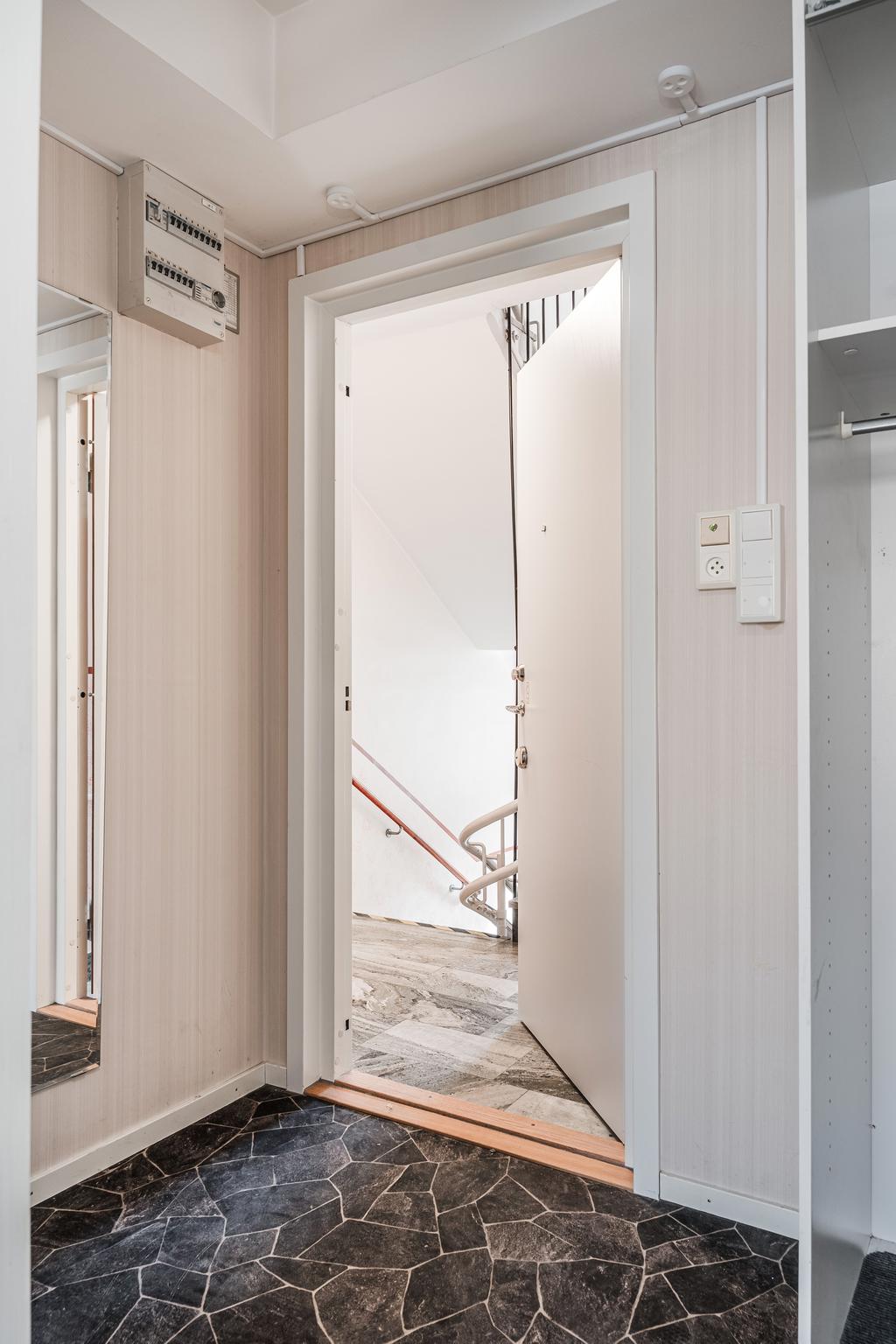 Hall samt entrédörr