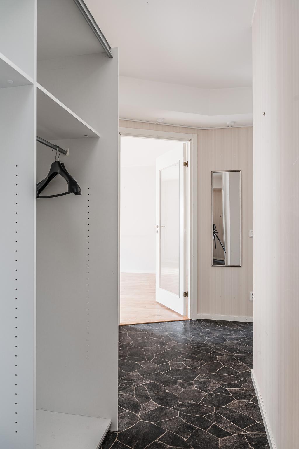 Hall samt garderobslösning