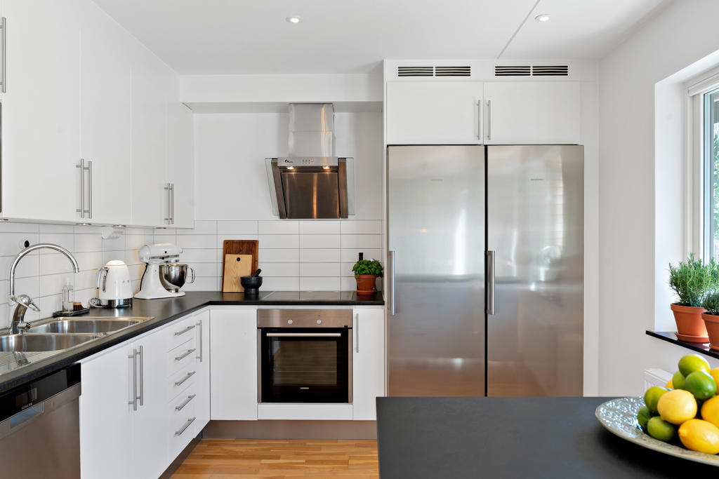 Trivsamt kök med köksö