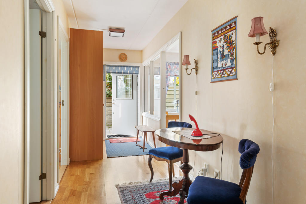 Generös hall med garderob