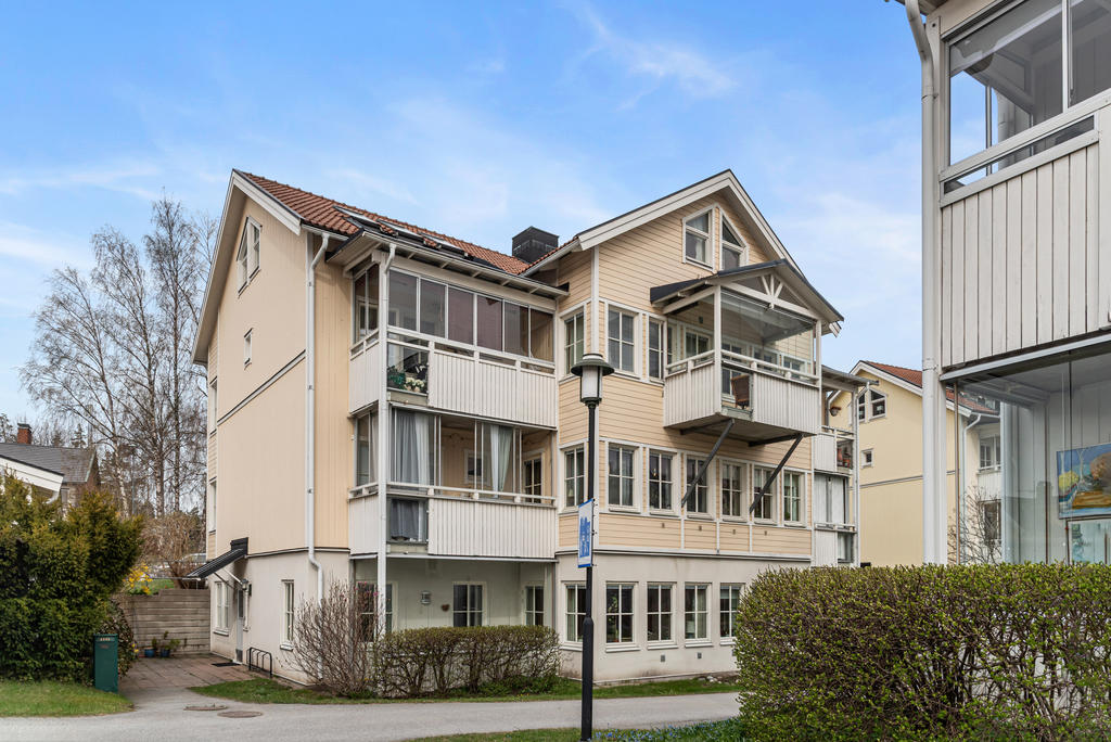 Hela huset med lägenheten i markplan