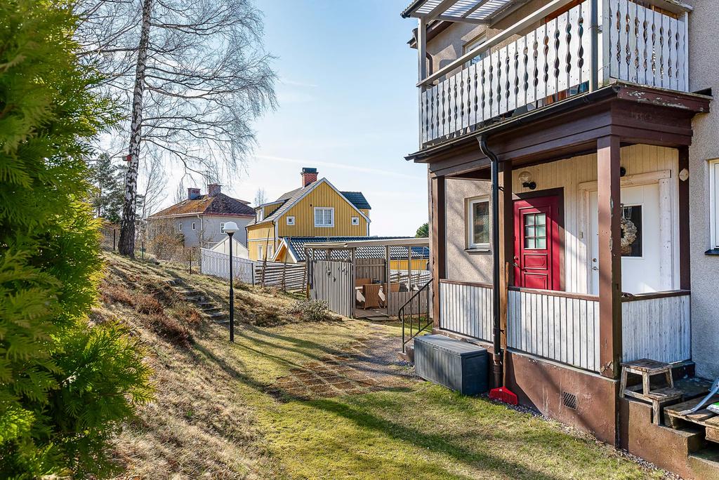 Varsin entré från husets baksida