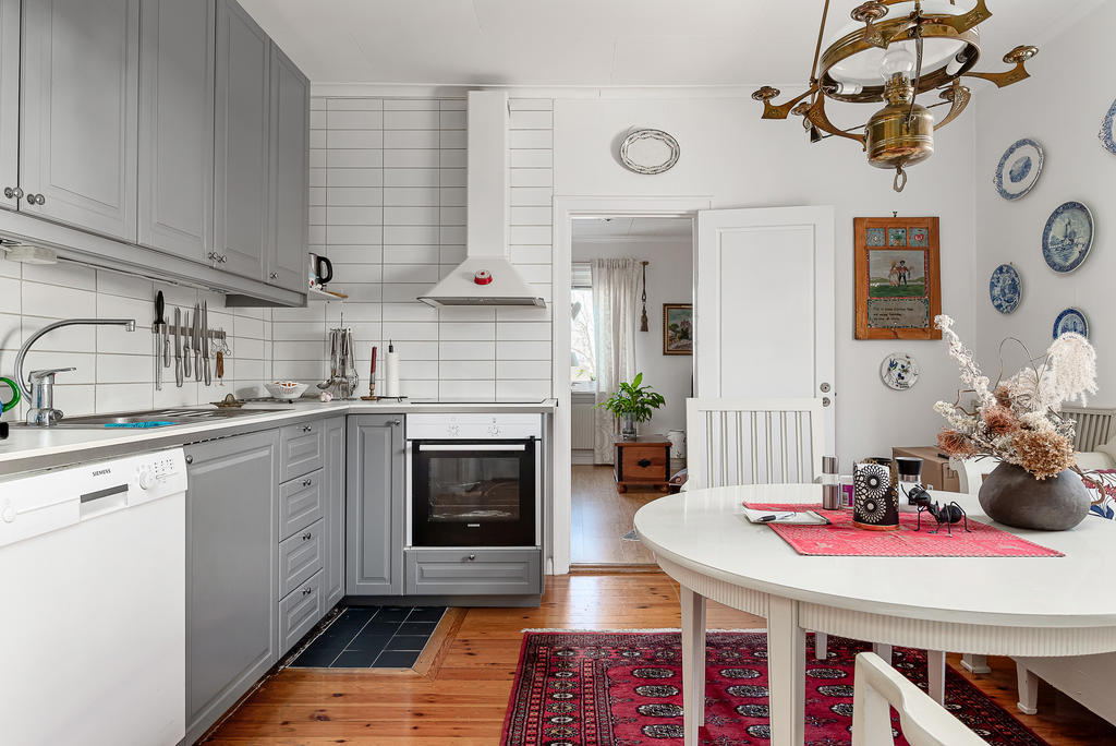 Lägenhet 1 - Kök som nås från både hall och allrum/sovrum 1