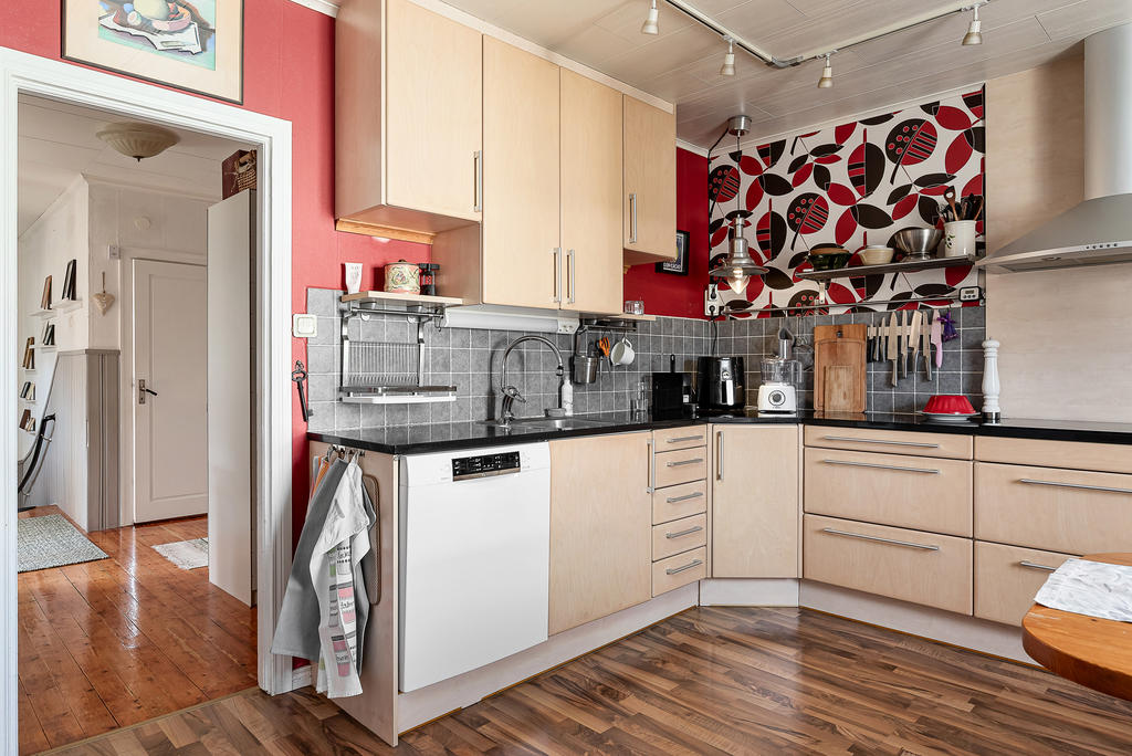 Lägenhet 2 - Ingång från hall till kök