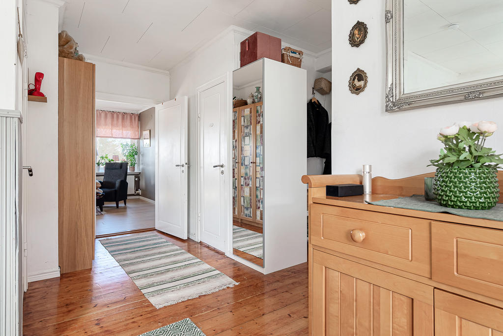 Lägenhet 2 - Möblerbar hall