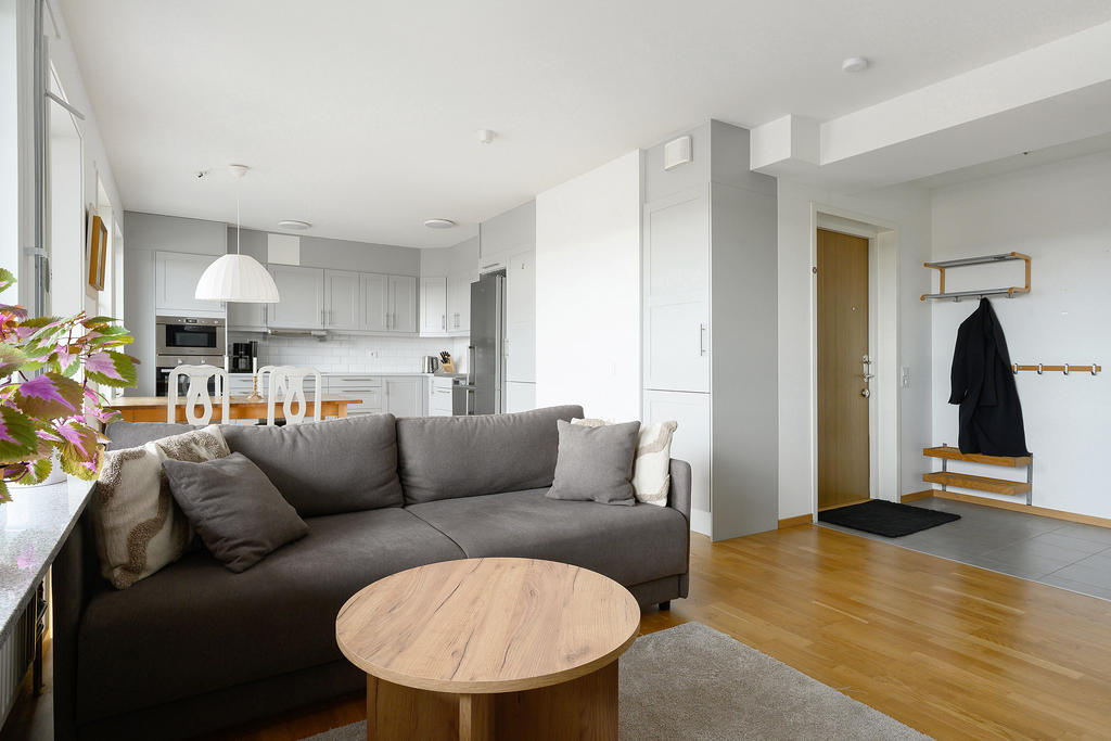 Vardagsrum och kök i öppen planlösning