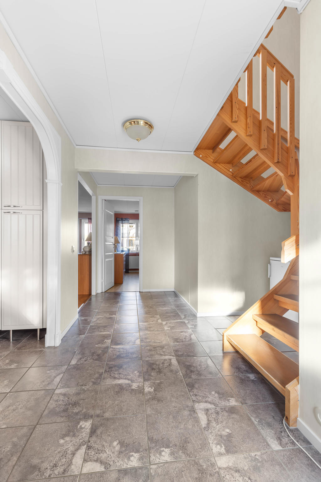 Trapp upp till ÖV från hallen