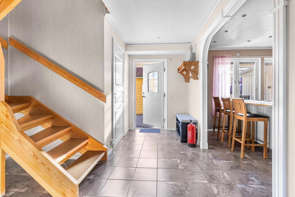 Hall med plats för både sko- och hatthylla