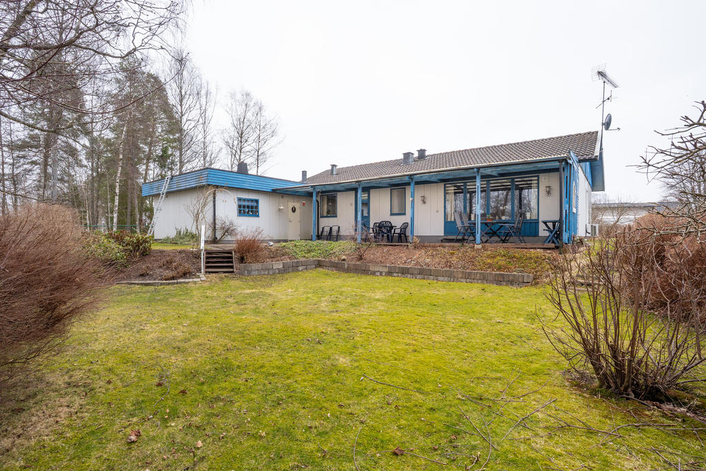 Trevlig baksida mot skogen