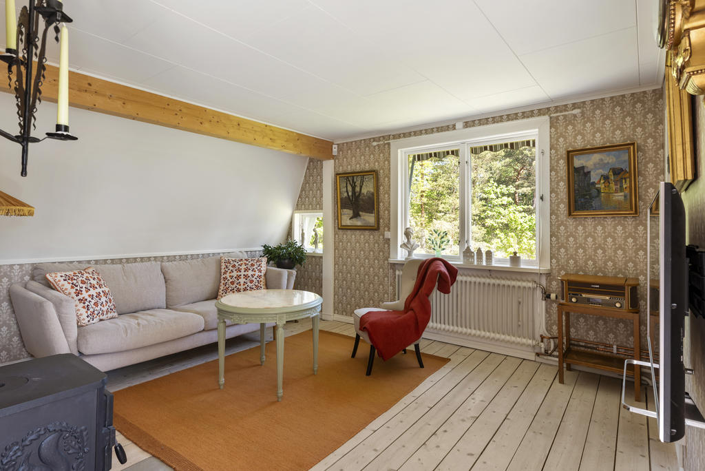 Vardagsrum övre plan med vedkamin
