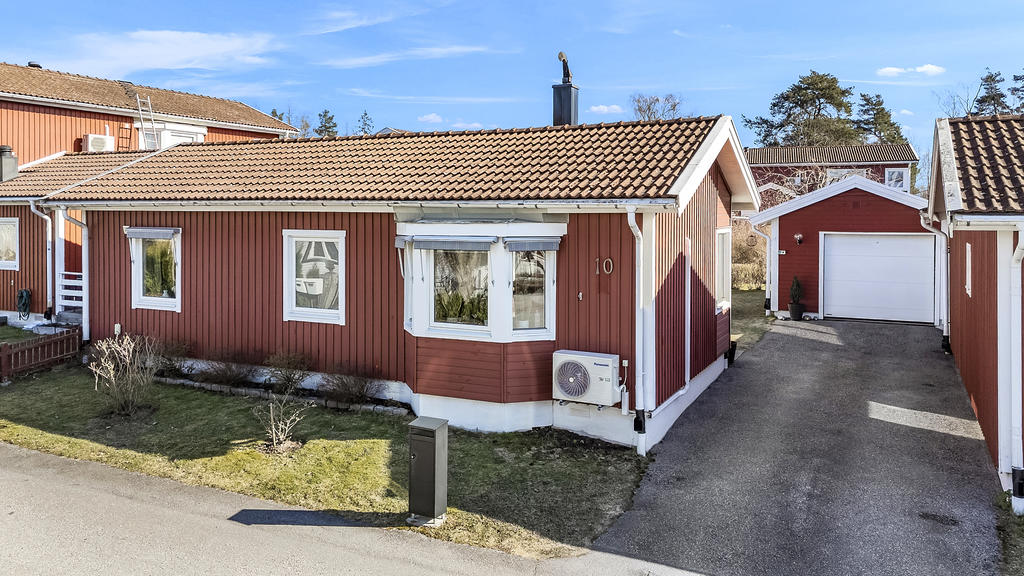 Burspråk utåt gatan vid uppfarten