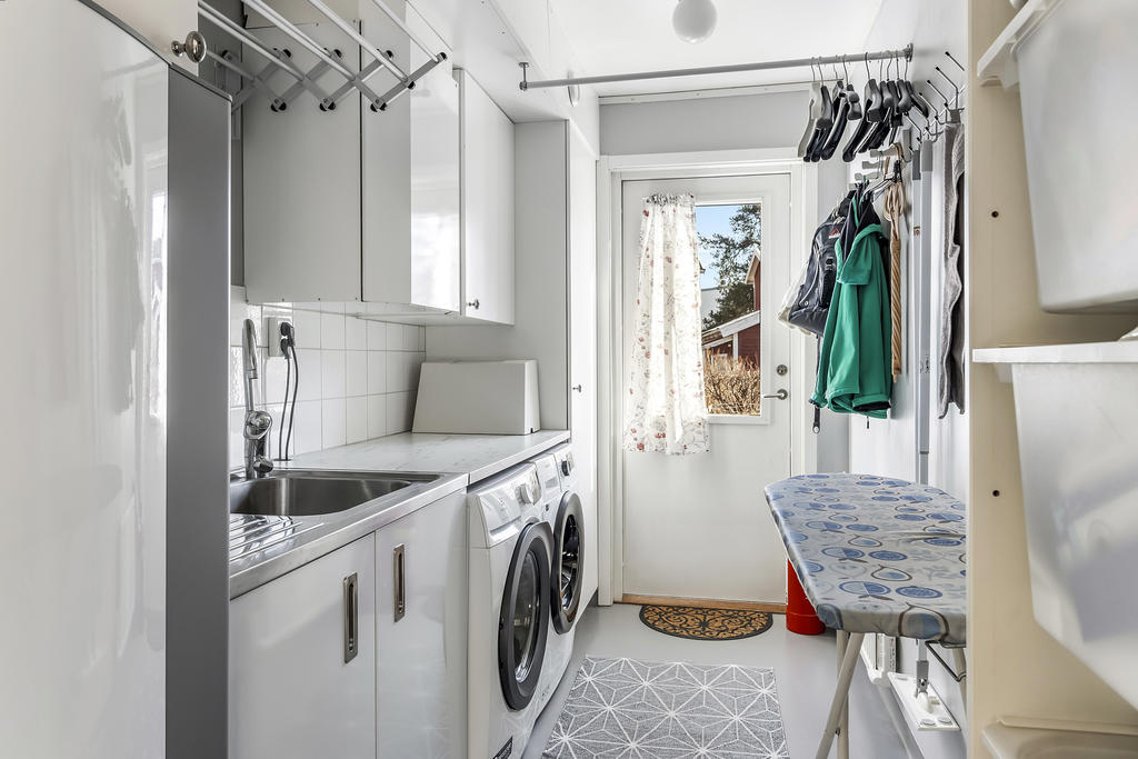 Tvättstuga med grovköksingång