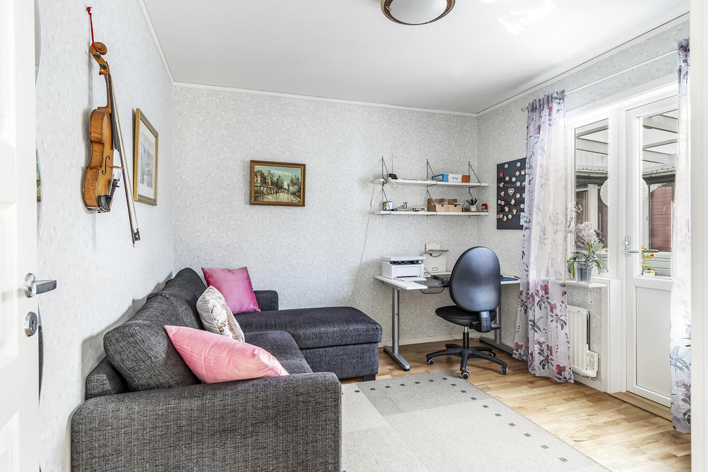 Sovrum med utgång till uterum