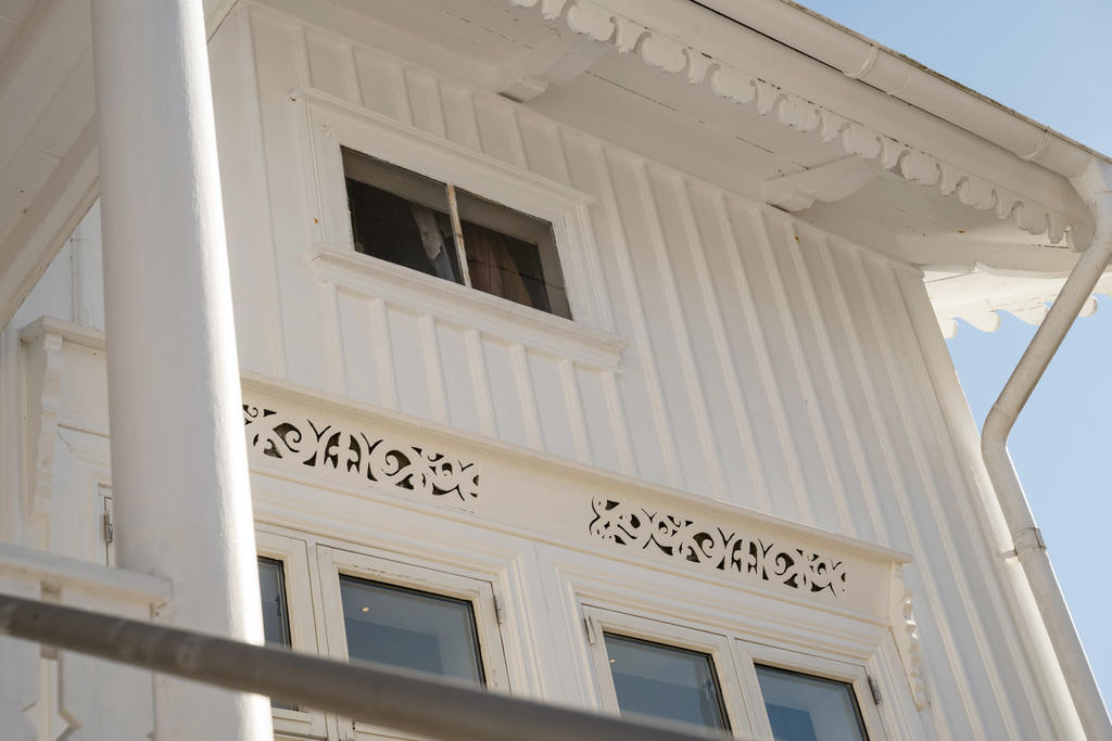 Vacker snickarglädje.