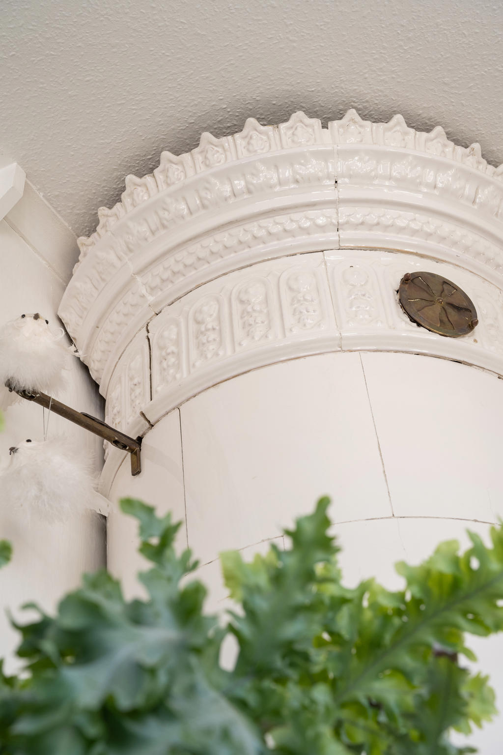 Detaljbild kakelugn.