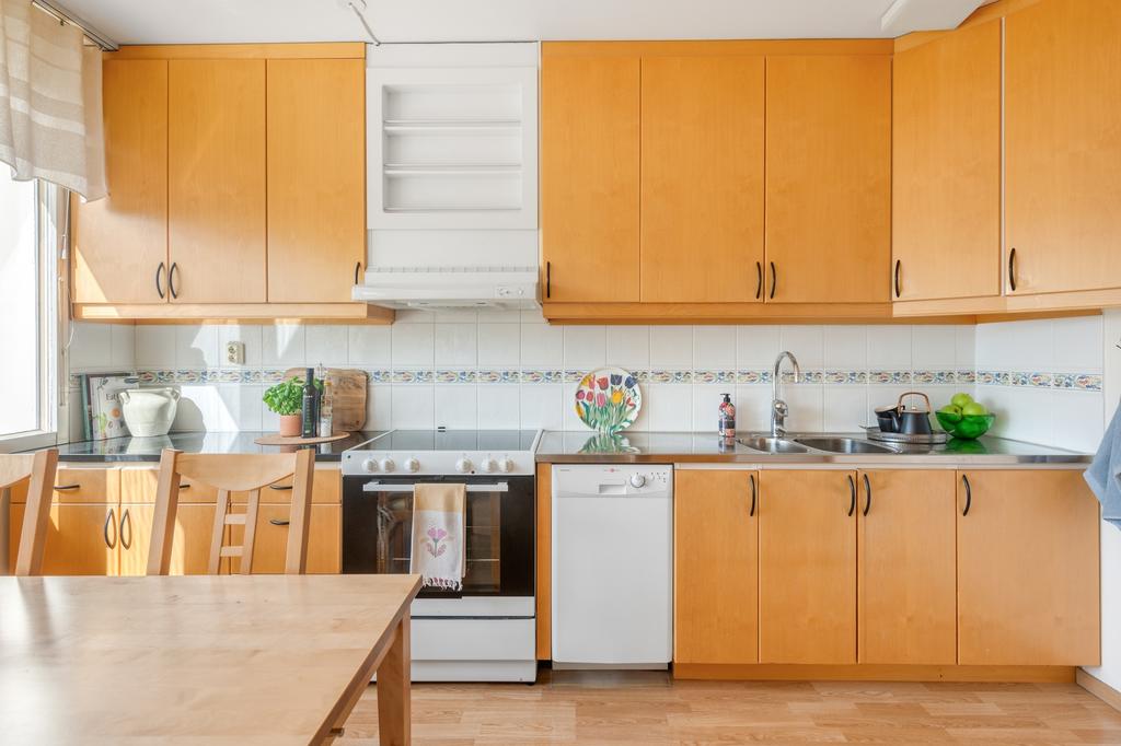 Köksluckor med solida träluckor