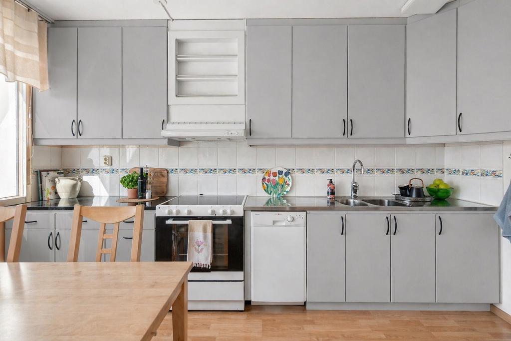 Idébild med köksluckor i ljusgrå nyans