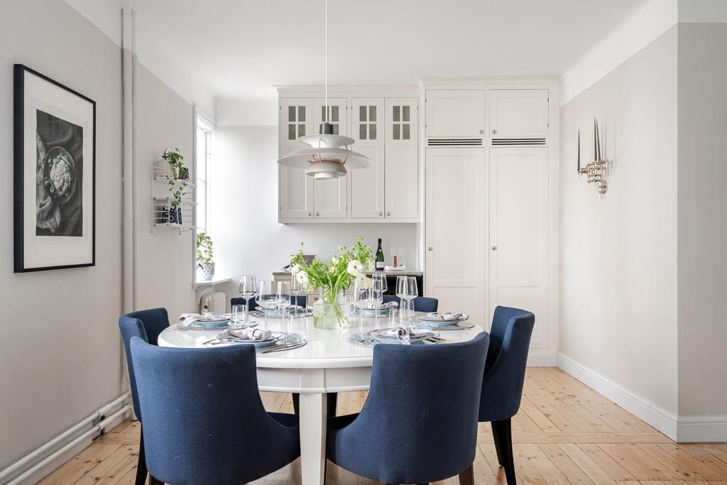 Ytterligare skåpssektion samt integrerad kyl och frys 