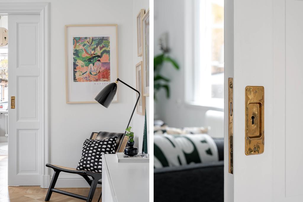 Skjutdörrar med speglar och mässingsbeslag