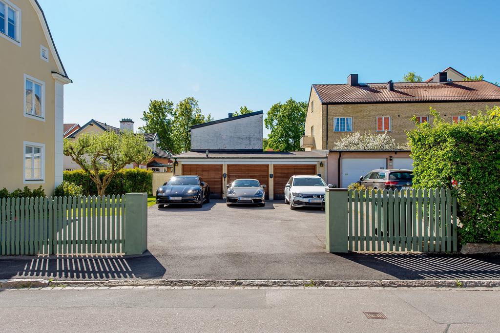 Tillgång till garage samt p-platser