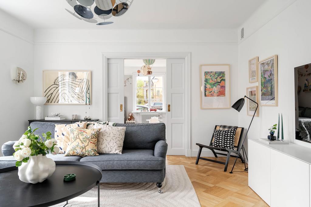 Vardagsrum med rum i fil