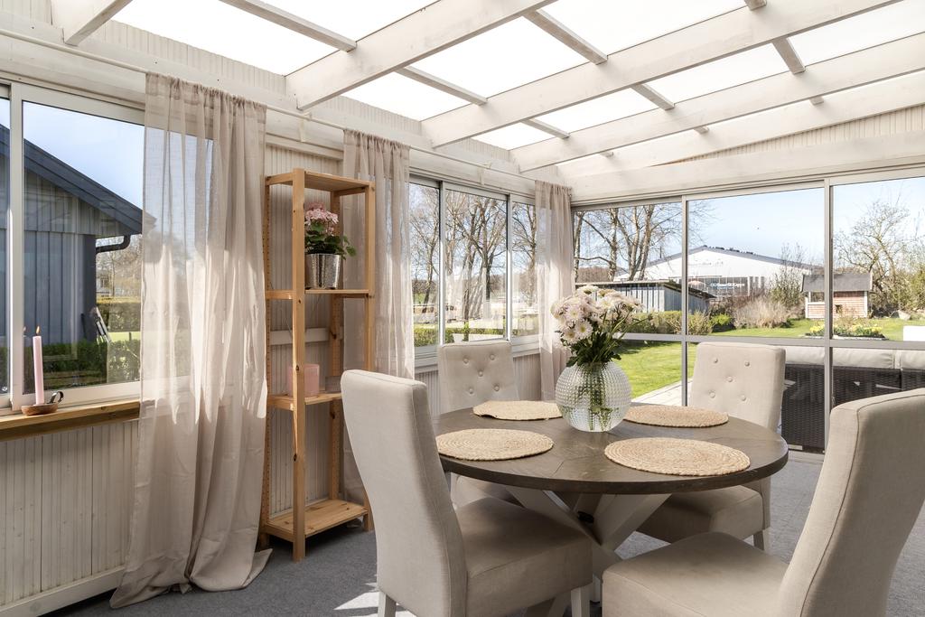 Vidbyggt uterum i västerläge - nås ifrån vardagsrummet