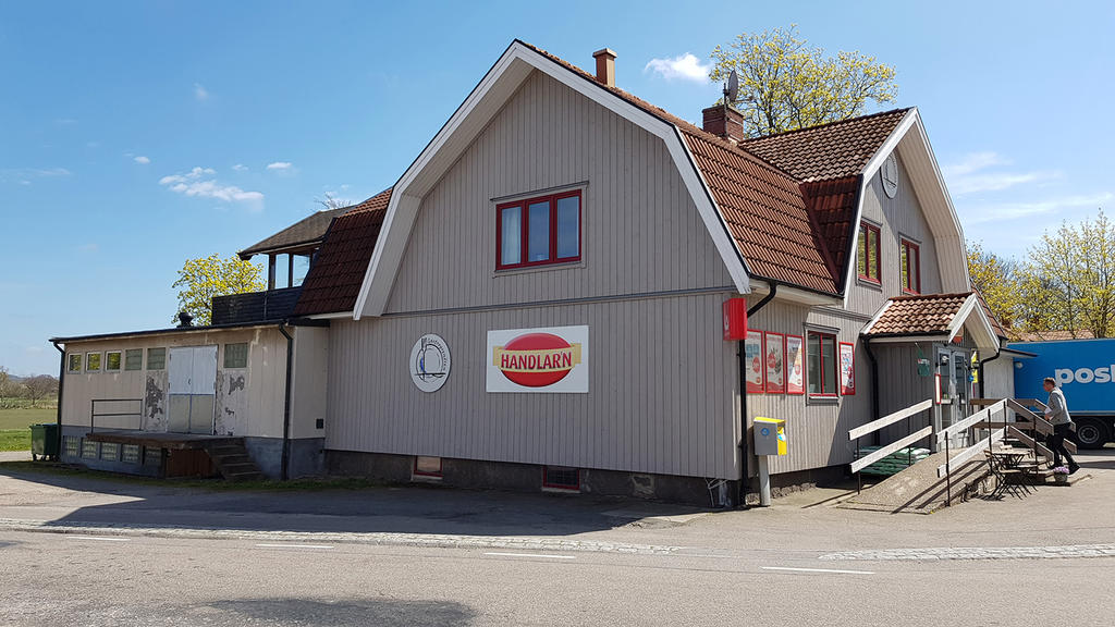 Den lokala livsmedelsbutiken. Här arbetar ett toppengäng som har ett bra utbud samt en utmärkt catering!