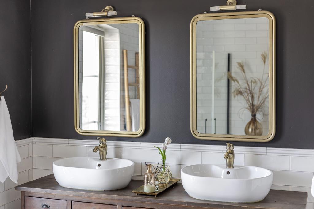 Genomgående smakfull inredning i huset. 