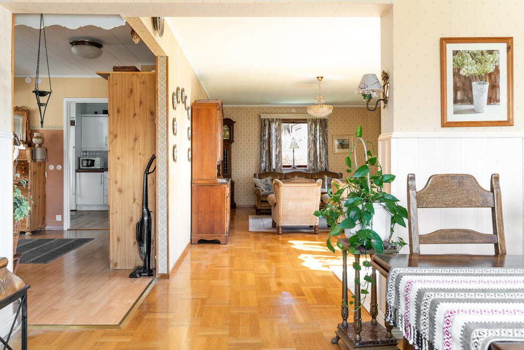 Matrum mot vardagsrum/hall/kök