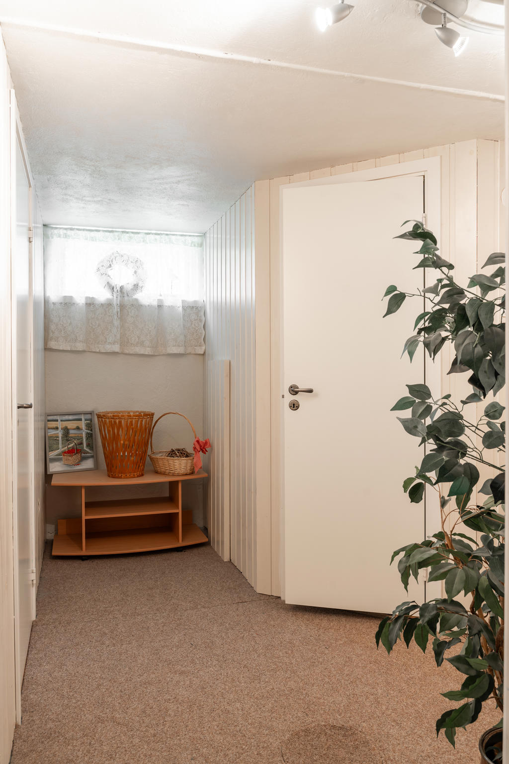 Hall innan badrummet i källaren 