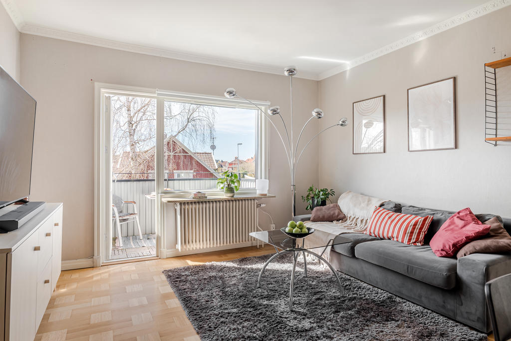 Ljust med utgång till balkong