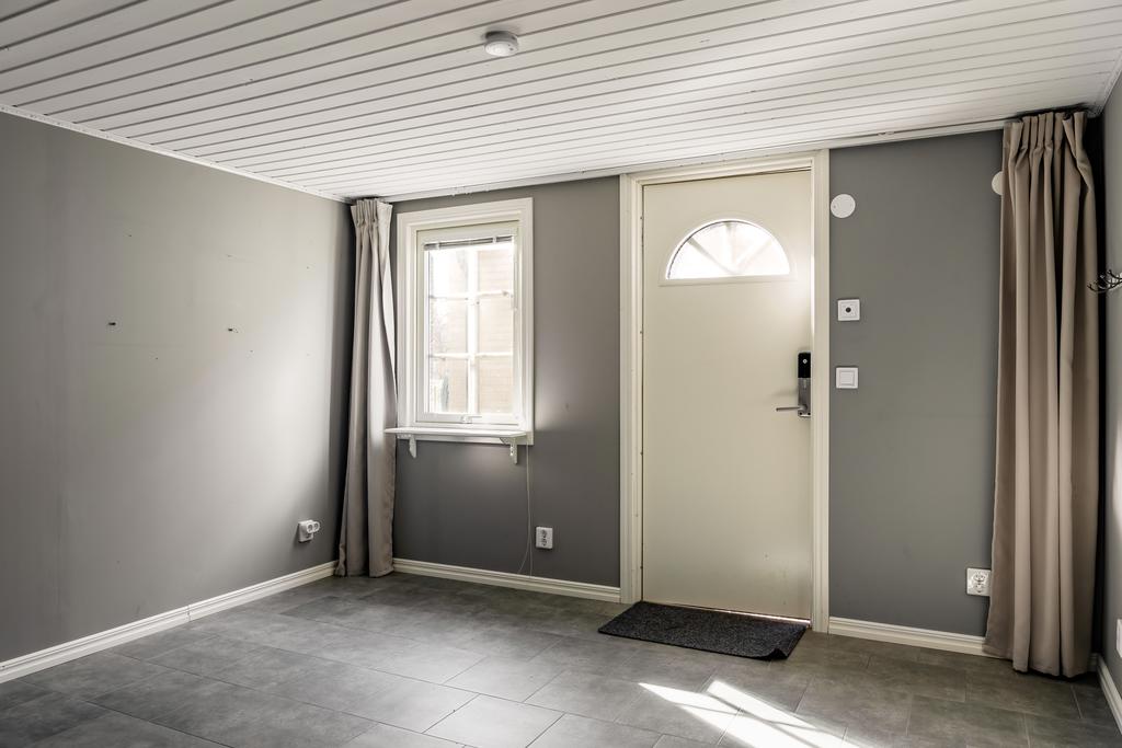 Arbetsrum/gästrum i  garagebyggnaden