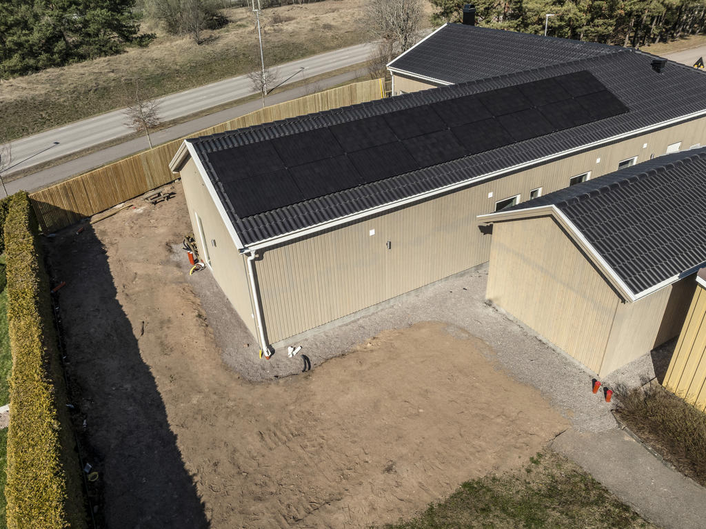 Exempelhus 1, solpaneler ingår