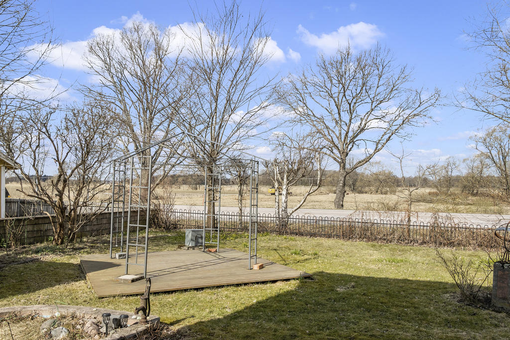 Trädgård med pergola