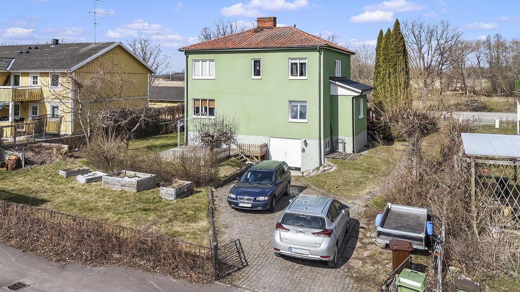 Uppfart med plats för flera bilar