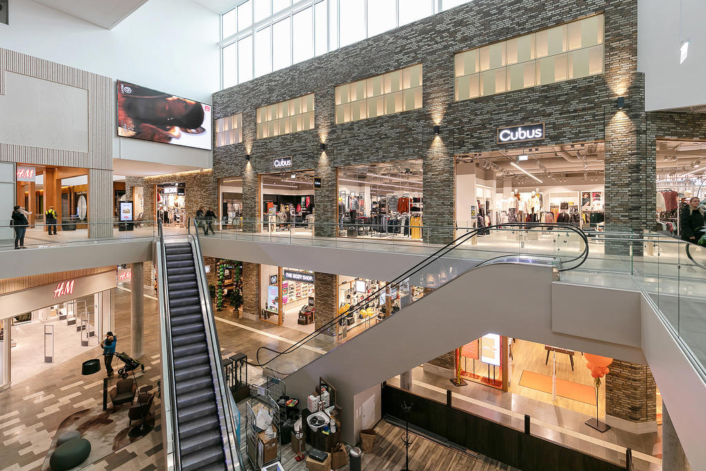 Mölndals galleria - Här finns ICA, Systembolaget och flertalet kläd- och skönhetsbutiker m.m.