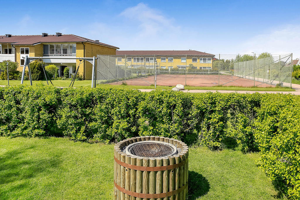 Grillplats och föreningens tennisbanor