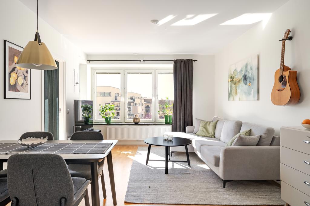 Öppet mellan kök och vardagsrum 