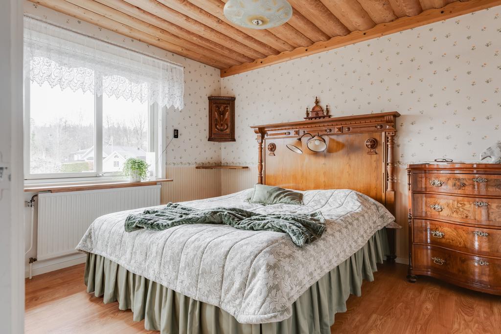 Master bedroom / sovrum 1