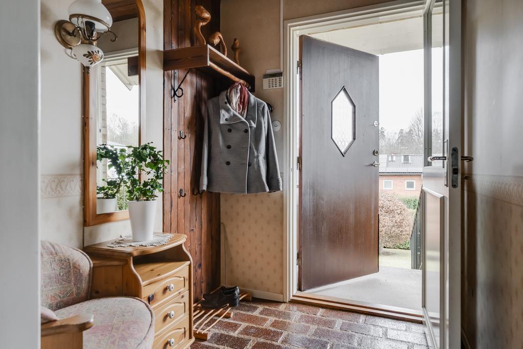 Entré med plats för avhängning