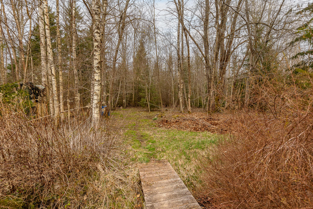 Lugnt  och skönt läge med skog på baksidan