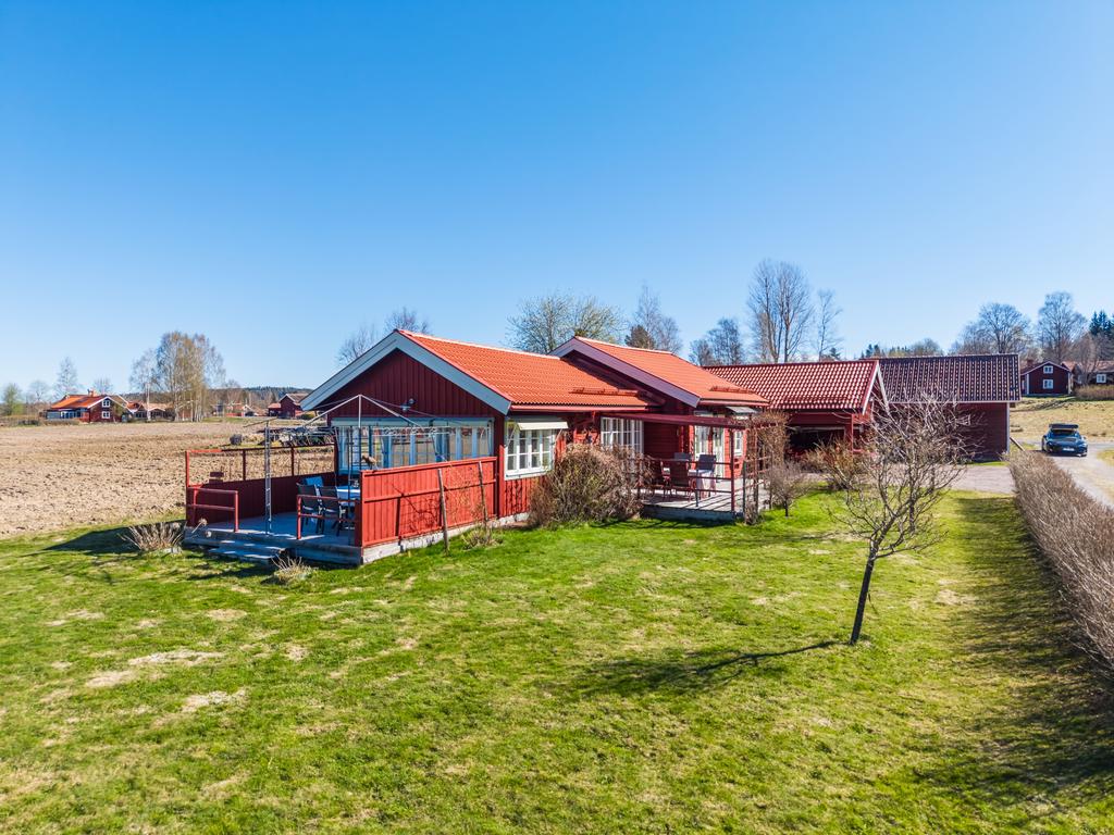  Flera uteplatser för både avkopplande fikastunder och trevliga middagar i goda vänners lag.