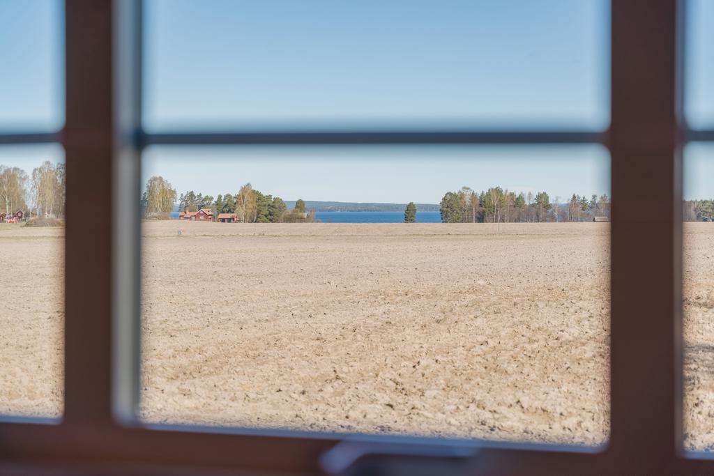Utsikt över sjön Siljan från flera håll i huset.